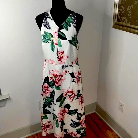 Banana Republic Dresses & Skirts - Banana Republic White Tropical floral print Midi dress Sleeveless. Size 8. GUC!